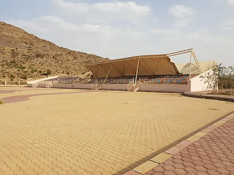 مجدداً.. سقوط الجزء المتبقي من مظلات ساحة تنومة الشعبية دون إصابات