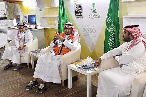الهلال الأحمر يباشر أكثر من 370 حالة في "عكاظ 12"