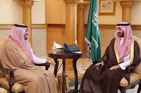 عبدالله بن بندر يستمع لشرح عن استعدادات مهرجان ولي العهد للهجن