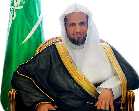 النائب العام: القبض على مسؤول تنفيذي بوزارة الدفاع سعى لتسهيل إجراءات غير نظامية