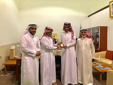"سياحة الباحة" تسلم رخص الإرشاد لعددٍ من المواطنين