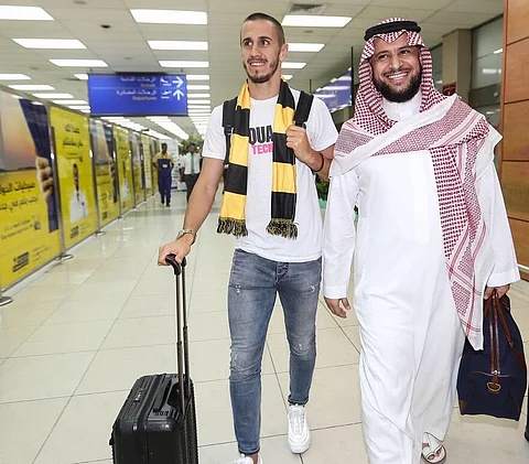 الصربي بيزيتش يقود هجوم الاتحاد لثلاثة مواسم مقبلة