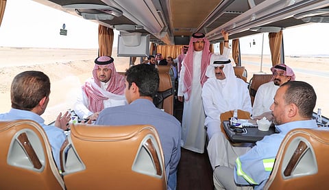 شاهد.. أمير الحدود الشمالية يتفقد مشروع مدينة وعد الشمال الصناعية