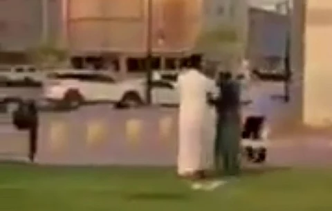 عن فيديو الاعتداء على عامل .. أمانة الرياض: سنتابع مع الجهات الأمنية