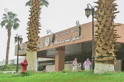 "صحة نجران" تتعاقد مع 43 طبيبًا استشاريًّا للعمل بمستشفى الملك خالد