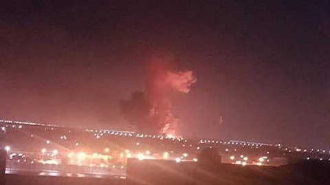 مصر.. السيطرة على حريق ناجم عن انفجار خزاني وقود خارج مطار القاهرة