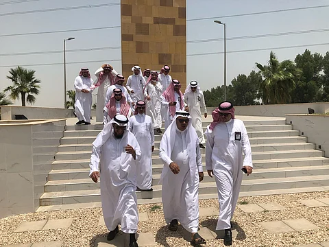 "الجبير" يوجه بمعالجة التشوهات البصرية بطرق المنطقة الشرقية
