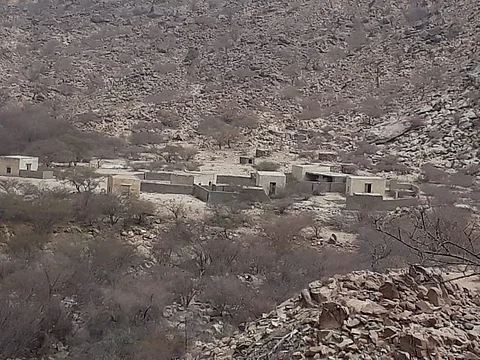 بالصور.. غياب الخدمات يعجِّل بهجرة أهالي "فراع" شرق الليث