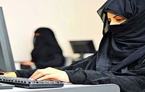 "سبق" ترصد سعوديات يتحدين الواقع ويدخلن بقوة لمهن كانت حكراً على الرجال