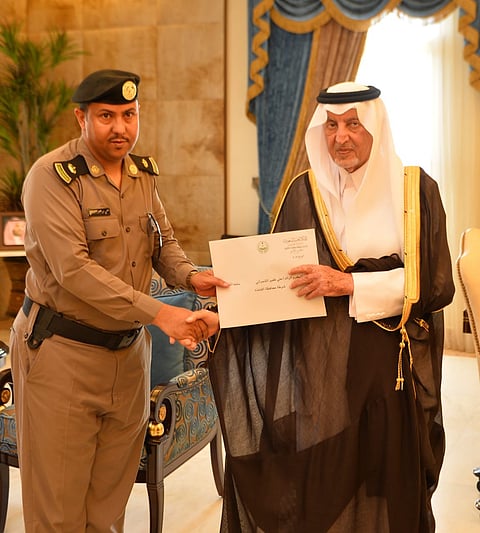 "الفيصل" يكرّم كاشفي جريمة طفل خميس حرب بالقنفذة