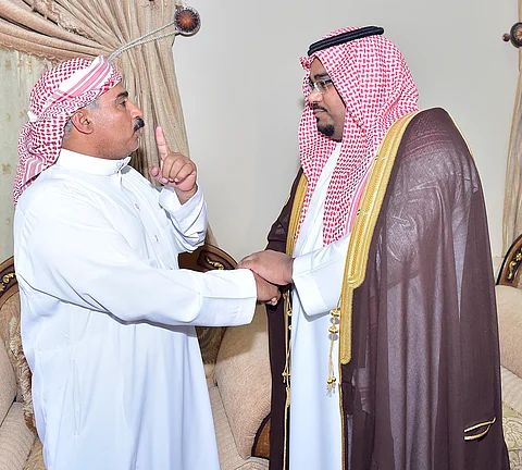 نائب أمير نجران ينقل تعازي القيادة لذوي الشهيدين "آل هشلان والأحمري"