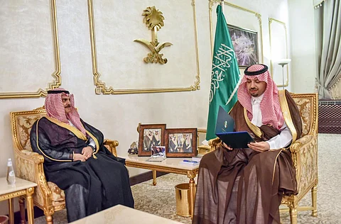 أمير الحدود الشمالية يرأس اجتماع القطاعات الأمنية بلجنة الحج