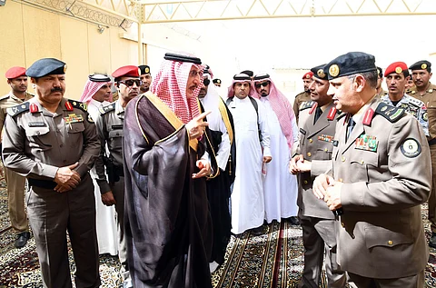 أمير جازان يتفقد السجون ويفتتح مشروعات تطويرية لمرافقها