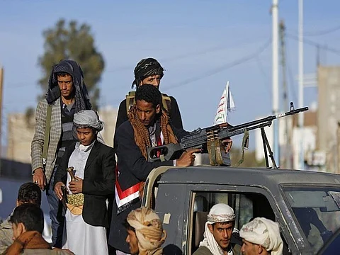 قوات الجيش اليمني تحرر أولى قرى "عبس" وتبدأ في انتزاع الألغام