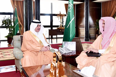 أمير تبوك يلتقي مدير فرع "الشؤون الإسلامية" بالمنطقة