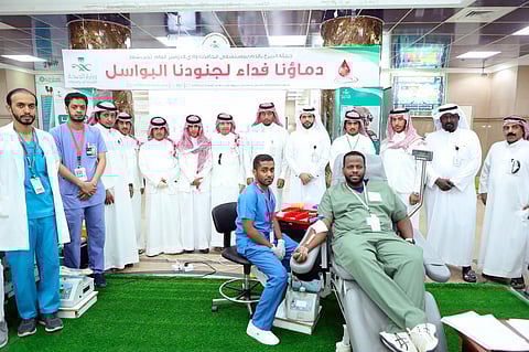 شاهد.. تمريض "وادي الدواسر" يتبرعون بالدم لجنودنا بالحد الجنوبي