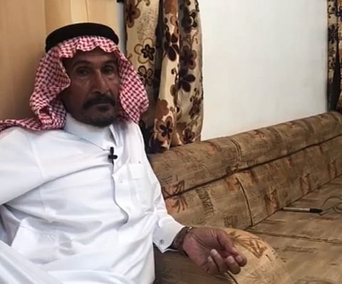 شاهد في الباحة.. حكاية مواطن لم ينم منذ 30 عامًا.. وأمير المنطقة يلبي مطلبه الوحيد
