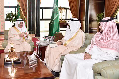 فهد بن سلطان يدشّن أول صيدلية ذكية بالمملكة في تبوك