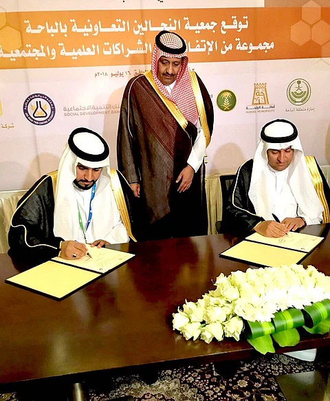 مركز "دلني" للأعمال يقيم 3 دورات بالمدينة وأبها والجوف