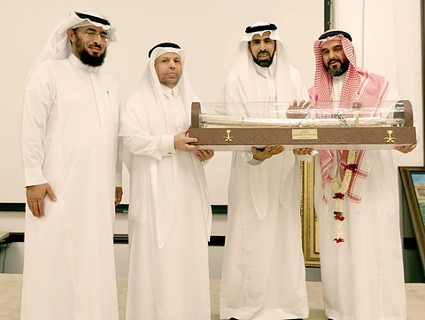 عمادة شؤون الطلاب بجامعة الملك عبدالعزيز تكرم "الحياني"