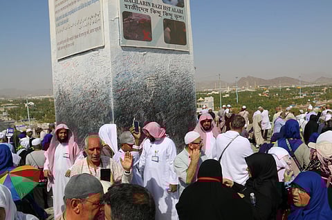 "الأمر بالمعروف" تخاطب الحجاج بـ15لغة في عرفة