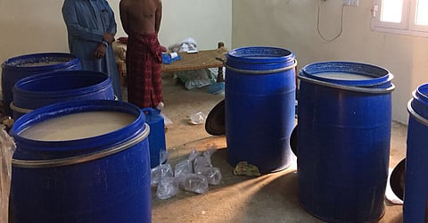 جازان.. الإطاحة بمصنع خمور بالمسارحة تديره عمالة مخالفة