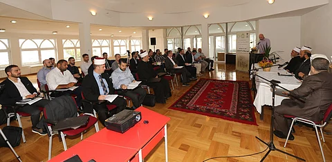اختتام دورة تنمية مهارات الخطباء في صربيا