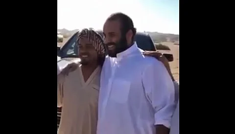 شاهد.. لقاء عفوي لولي العهد مع مجموعة من المواطنين في نيوم