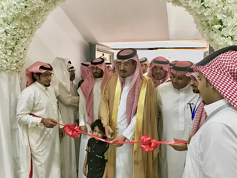 شاهد.. محافظ بلقرن يدشن معرض الرسامين والمصورين