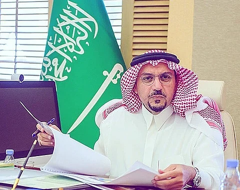 أمير القصيم يُوجه بتشكيل لجنة إِشرافية عليا لتنمية المنشآت الصغيرة والمتوسطة بالمنطقة