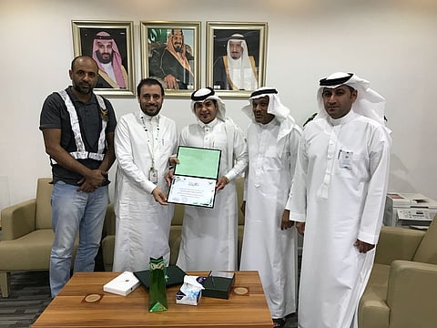 "غوث" تكرم "الحربي" "مسعف الحاج التركي" وتمنحه العضوية المميزة