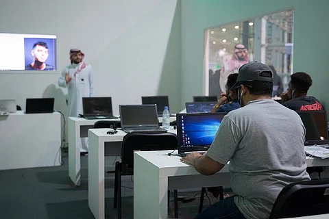شاب كفيف: خطأ طبي أفقدني بصري وأعطاني الحافز لصنع الإيجابية