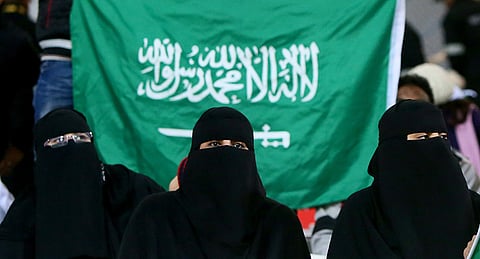 المرأة السعودية ذات المكانة العالية في بلادها والمستوفية كامل حقوقها.. هل تنتظر من كندا دعمًا؟!