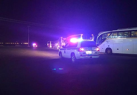 شاهد .. أمن الطرق تفوّج وترافق حجاج اليمن من منفذ الوديعة إلى المشاعر المقدسة