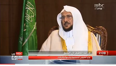 "آل الشيخ" يتوعد كل من يحاول استغلال المنابر في أهداف تنافي الوسطية وتثير الفتنة