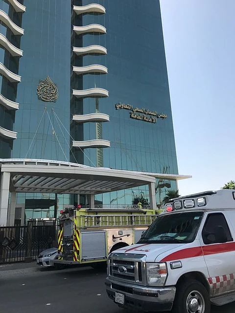 "الدفاع المدني" ينجح في إخماد حريق برج الضمان الصحي بالرياض