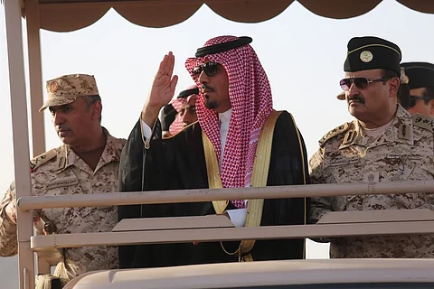 بالصور.. وزير الحرس الوطني يتفقد القوات والمقار بالمشاعر المقدسة