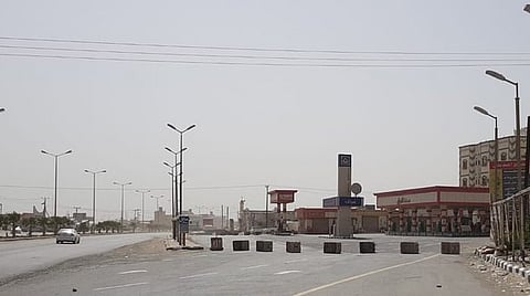 إغلاق محطات وقود الساحل يعيق طريق الحجاج