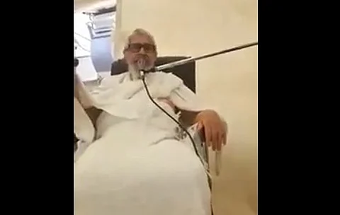 بالفيديو.. "الفوزان" يبكي متأثرًا بخطبة حج الوداع
