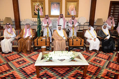 أمير عسير يستقبل المحافظين ورؤساء المراكز والمواطنين المهنئين بعيد الأضحى