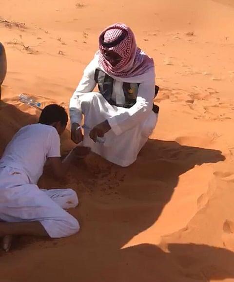 علقت سيارته وجلس تحت ظلها ينتظر المُنقذ.. العثور على "مفقود الزلفي" حياً
