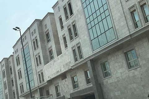 مراجعون يعزون تأجيل مواعيد جلسات قضاياهم بمحكمة مكة إلى هذا السبب