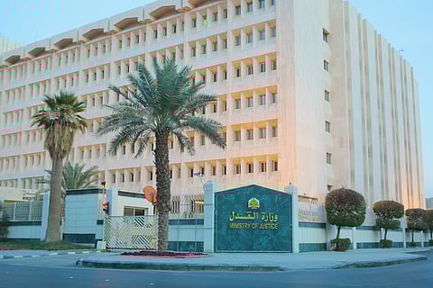 "التحول الرقمي" في العدل يرفع سقف إنجاز ساعة العمل 40% خلال عامين