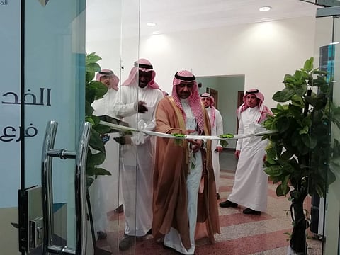شاهد.. محافظ العلا يحث على توظيف الشباب بالقطاع الخاص