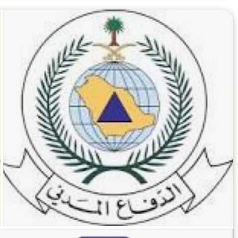 مركبة تصطدم بعمود مظلة تابعة لآليات الدفاع المدني بمركز الحازمي ببيشة