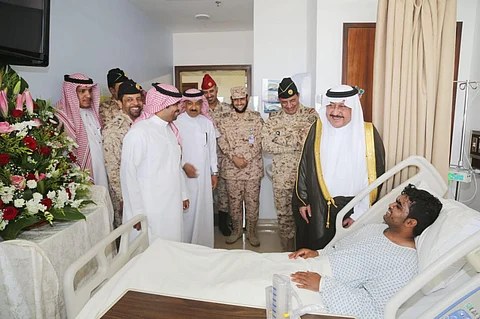 شاهد.. وكيل الحرس الوطني بالقطاع الغربي يطمئن على الجندي الحربي