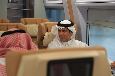 بالصور.. "العامودي" يستقل قطار الحرمين بين جدة ومكة ويطمئن على الجاهزية وكفاءة التشغيل