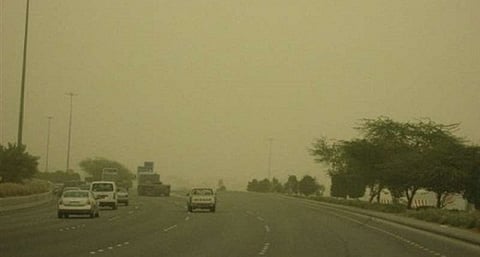بمكة والمدينة وعسير.. "الأرصاد" تنبه: رؤية غير جيدة بسبب العوالق الترابية والضباب