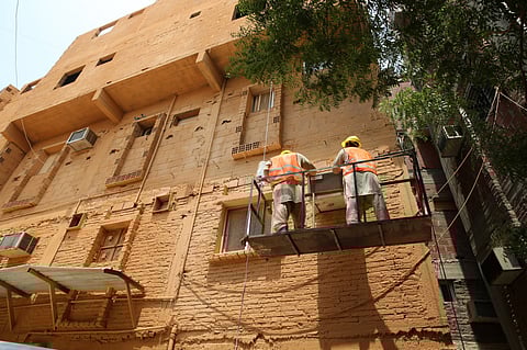 شاهد المرحلة الأولى من تنفيذ وتطوير مشروع الواجهات والعشوائيات بمكة