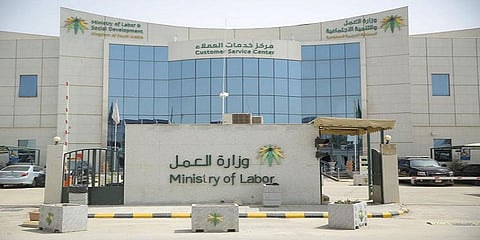 "العمل" توقّع لتوظيف 500 شاب وفتاة في تقنية المعلومات